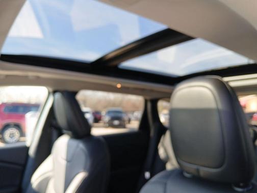 Velvet Red Pearlcoat 2020 Jeep Cherokee Limited