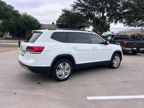Pure White 2020 Volkswagen Atlas 2.0T SE w/Technology