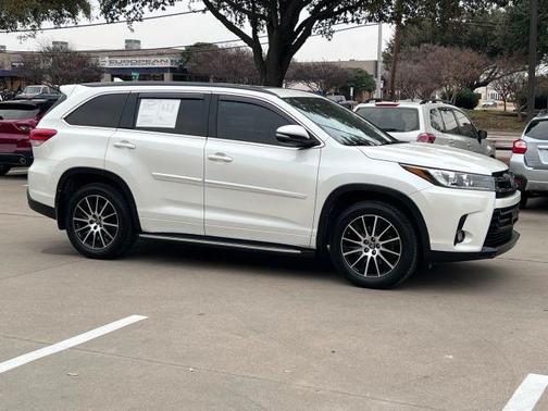2017 Toyota Highlander SE