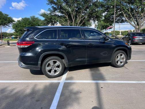 Black 2017 Toyota Highlander Limited
