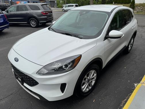 Oxford White 2021 Ford Escape SE AWD
