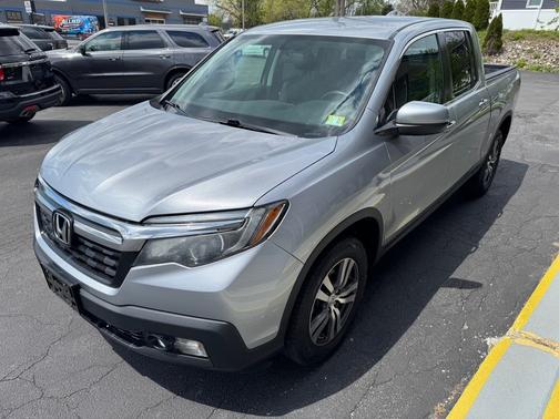 Lunar Silver Metallic 2017 Honda Ridgeline RTS 4x4 Crew Cab 5.3' Bed