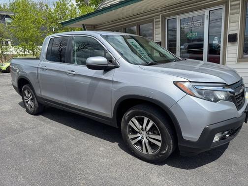 Lunar Silver Metallic 2017 Honda Ridgeline RTS 4x4 Crew Cab 5.3' Bed