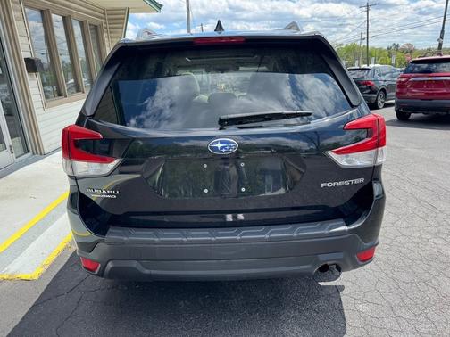 Crystal Black Silica 2019 Subaru Forester 2.5i Premium