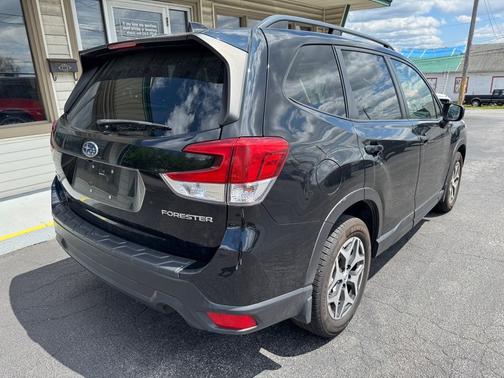 Crystal Black Silica 2019 Subaru Forester 2.5i Premium