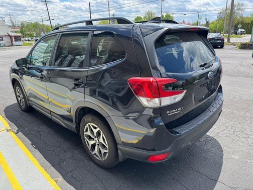 Crystal Black Silica 2019 Subaru Forester 2.5i Premium
