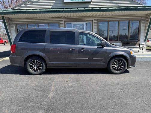 Granite Pearlcoat 2017 Dodge Grand Caravan SXT Wagon