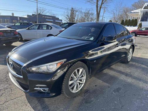 2015 INFINITI Q50 Premium