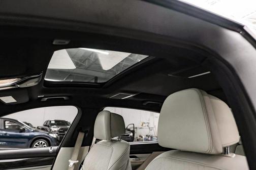 Black 2018 BMW 750 I