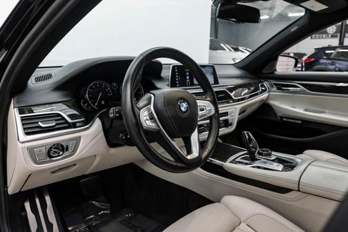 Black 2018 BMW 750 I