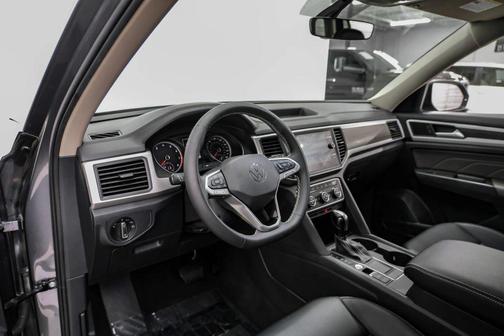 Platinum Gray Metallic 2021 Volkswagen Atlas 2.0T SE