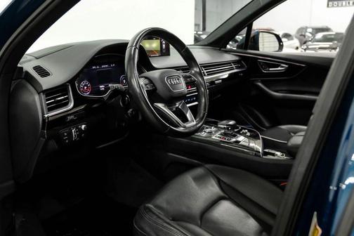 Galaxy Blue 2018 Audi Q7 3.0T Prestige