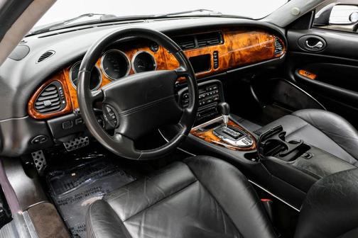2006 Jaguar XKR Base
