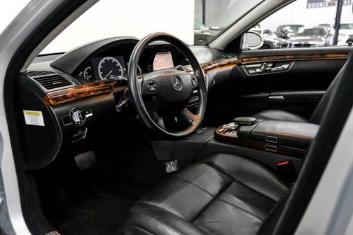 Silver 2007 Mercedes-Benz S-Class S 550 Sedan 4D