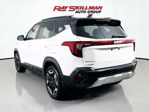 Clear White 2024 Kia Seltos SX