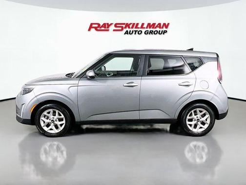 Gravity Gray 2024 Kia Soul LX