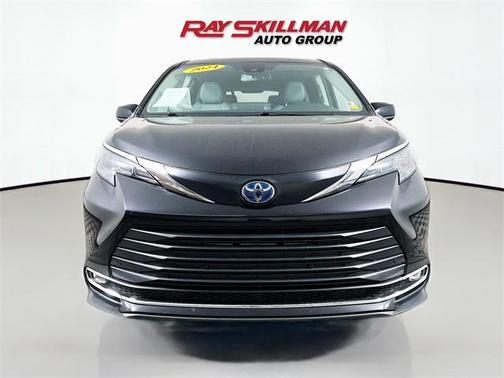 2024 Toyota Sienna XLE