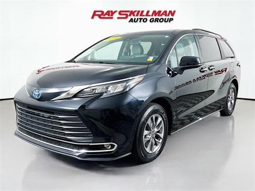 2024 Toyota Sienna XLE