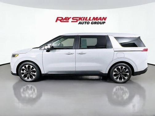 Ceramic Silver 2024 Kia Carnival EX