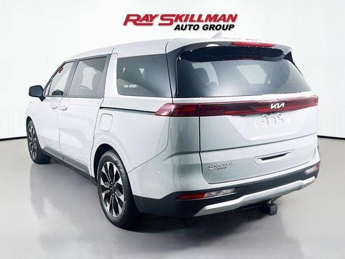 Ceramic Silver 2024 Kia Carnival EX
