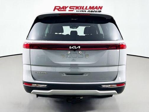 Ceramic Silver 2024 Kia Carnival EX
