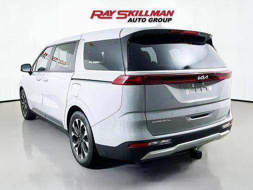 Ceramic Silver 2024 Kia Carnival EX