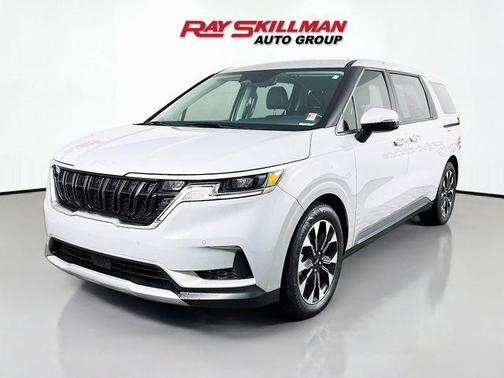 Ceramic Silver 2024 Kia Carnival EX