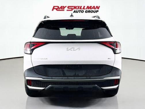 White Pearl 2023 Kia Sportage X-Line