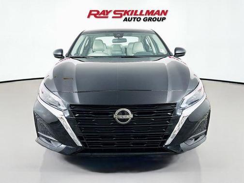 Super Black 2025 Nissan Altima SV