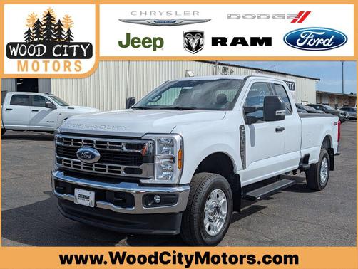 Oxford White 2025 Ford F-250 XLT