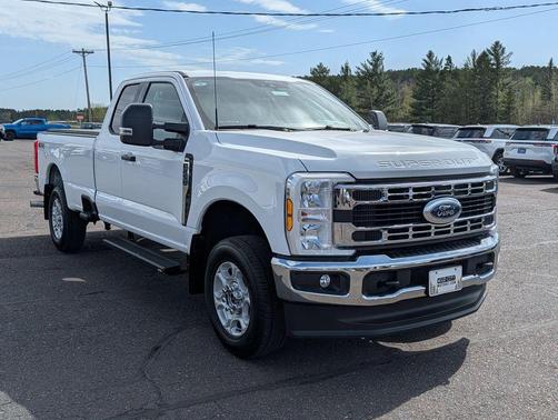 Oxford White 2025 Ford F-250 XLT