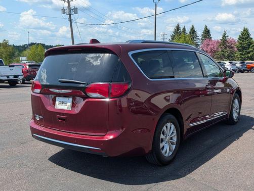 Velvet Red Pearlcoat 2019 Chrysler Pacifica Touring L