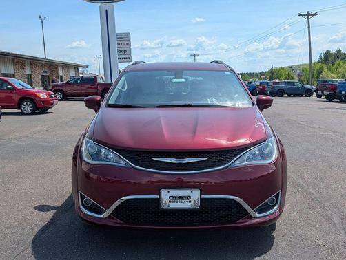 Velvet Red Pearlcoat 2019 Chrysler Pacifica Touring L