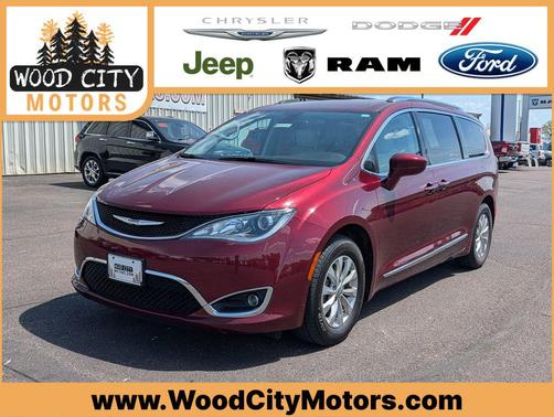 Velvet Red Pearlcoat 2019 Chrysler Pacifica Touring L