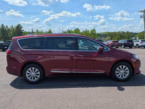 Velvet Red Pearlcoat 2019 Chrysler Pacifica Touring L