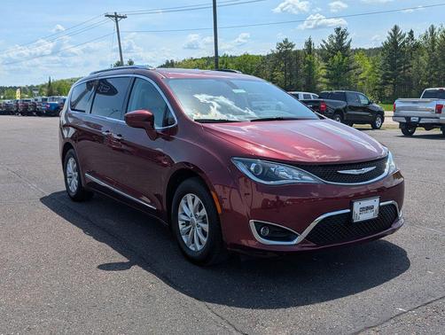 Velvet Red Pearlcoat 2019 Chrysler Pacifica Touring L