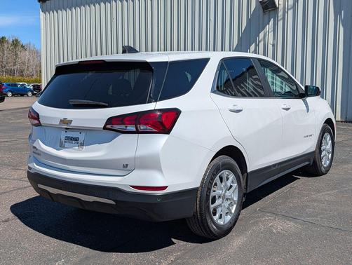 Iridescent Pearl Tricoat 2022 Chevrolet Equinox 1LT