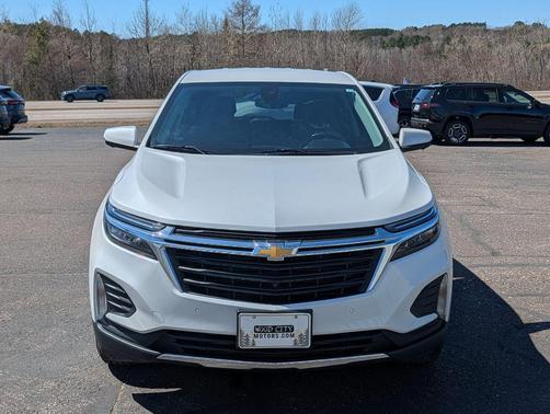 Iridescent Pearl Tricoat 2022 Chevrolet Equinox 1LT