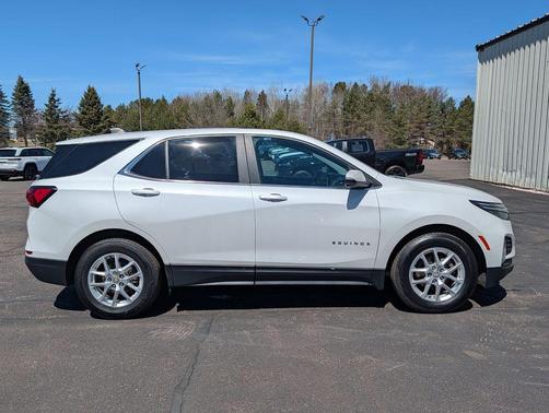 Iridescent Pearl Tricoat 2022 Chevrolet Equinox 1LT