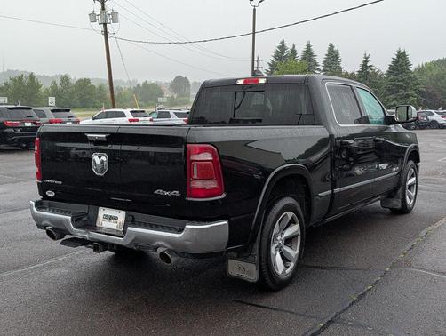 Diamond Black Crystal Pearlcoat 2022 RAM 1500 Limited