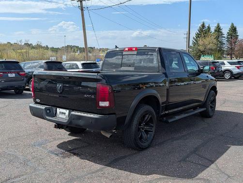 Diamond Black Crystal Pearlcoat 2022 RAM 1500 Classic SLT