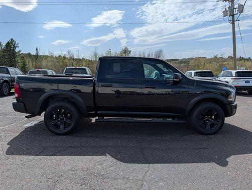 Diamond Black Crystal Pearlcoat 2022 RAM 1500 Classic SLT