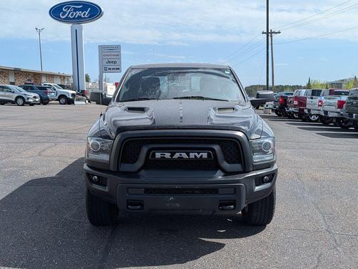 Diamond Black Crystal Pearlcoat 2022 RAM 1500 Classic SLT