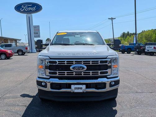 Oxford White 2024 Ford F-250 XLT