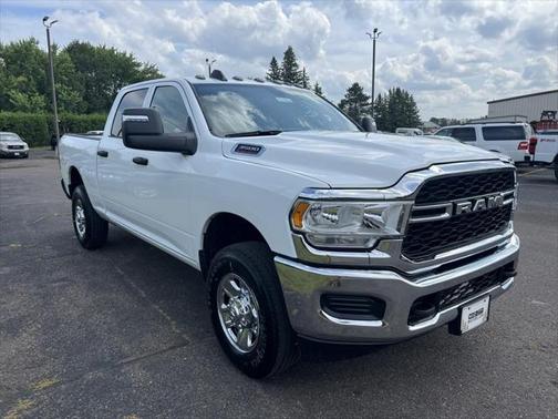 2024 RAM 3500 Tradesman Crew Cab 4x4 6'4' Box