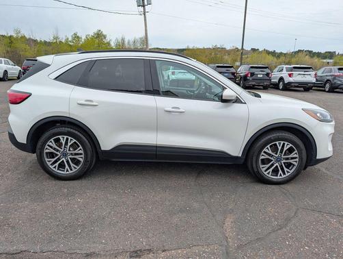White 2022 Ford Escape SEL