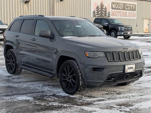 2020 Jeep Grand Cherokee LAREDO