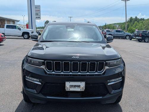 Diamond Black Crystal Pearlcoat 2023 Jeep Grand Cherokee Limited