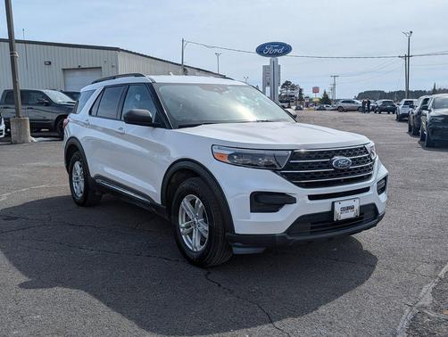 Star White Metallic Tri-Coat 2022 Ford Explorer XLT