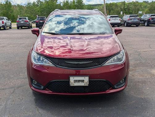 Velvet Red Pearlcoat 2020 Chrysler Pacifica L